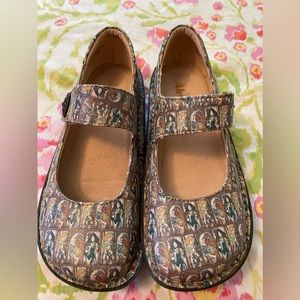 Women’s Alegria Paloma mary jane, SZ 7. Love You Mucha print. EUC.